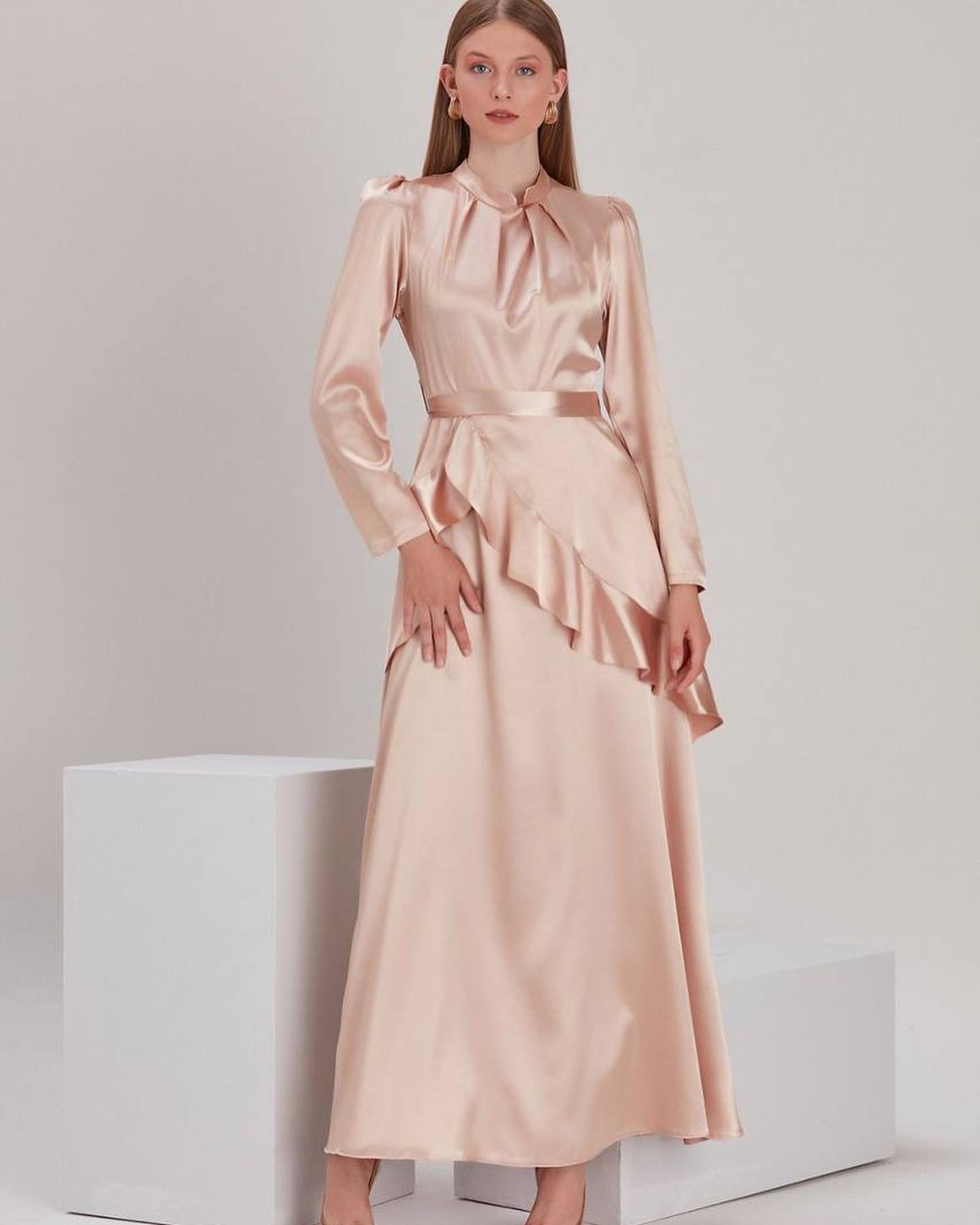 SATIN SLANTED FRILL - Image 2
