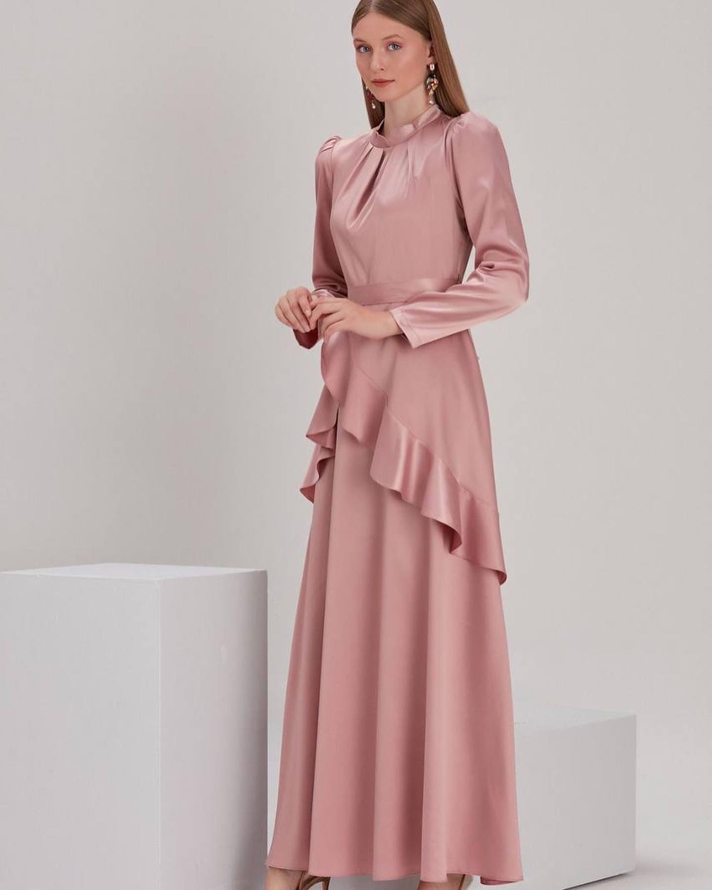 SATIN SLANTED FRILL - Image 4