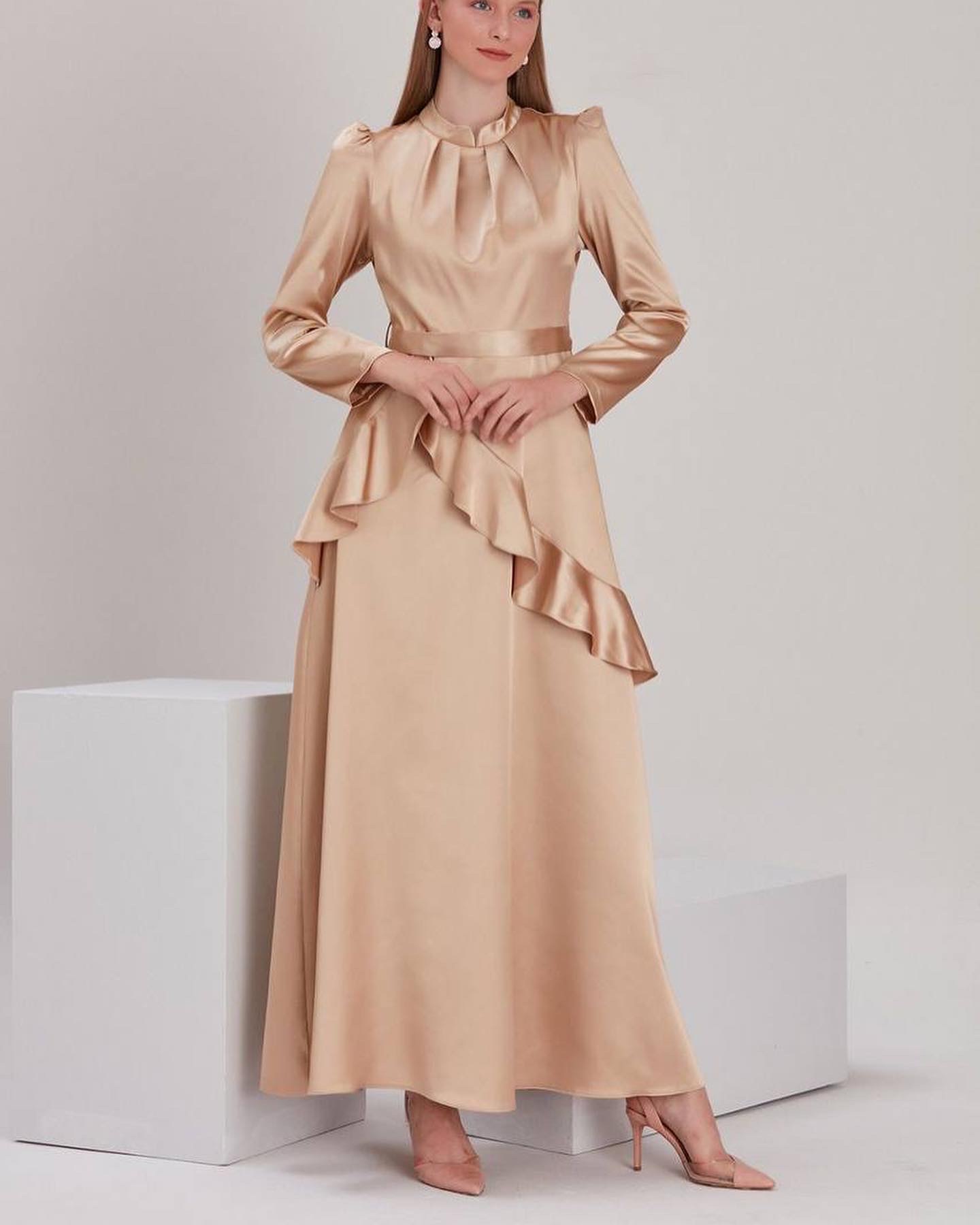 SATIN SLANTED FRILL - Image 6