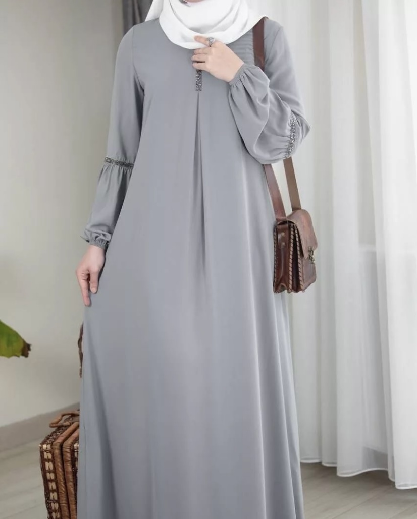 A-line abaya with crystal detail - Image 8
