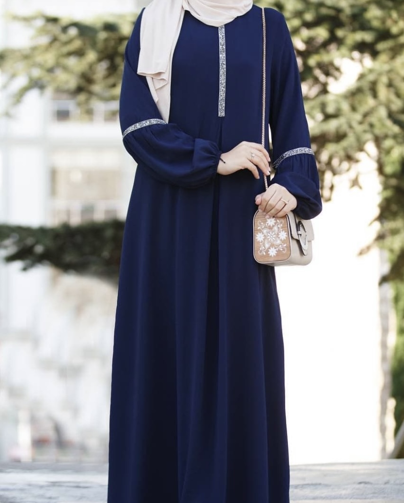 A-line abaya with crystal detail - Image 10